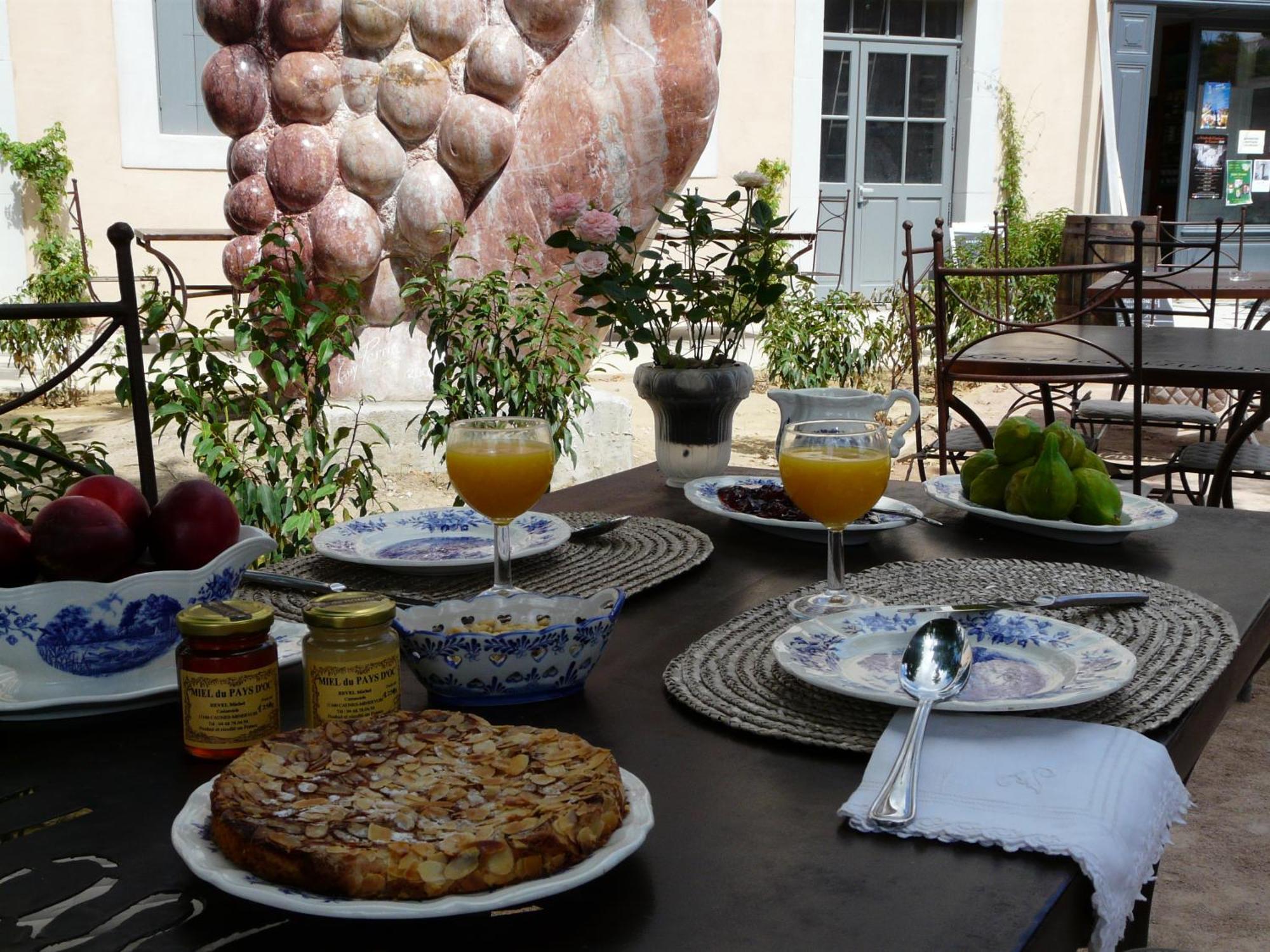 Logis Hotel - Restaurant La Marbrerie Caunes-Minervois Екстериор снимка