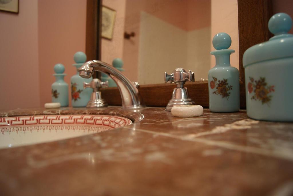 Logis Hotel - Restaurant La Marbrerie Caunes-Minervois Стая снимка